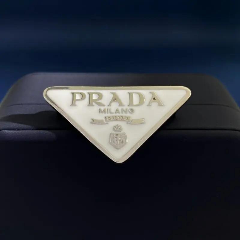 prada brooches pour femme s_12626ab